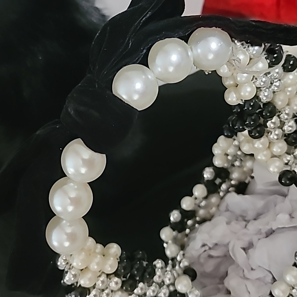 Elegant Black and White Beaded Women's Bag - Picture 11 of 11